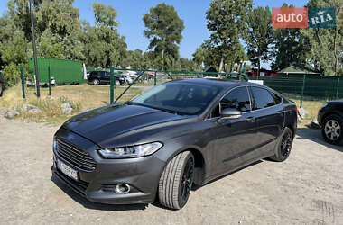 Седан Ford Fusion 2015 в 