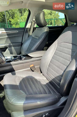 Седан Ford Fusion 2015 в 