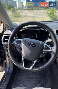 Седан Ford Fusion 2015 в 