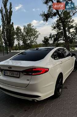 Седан Ford Fusion 2017 в 