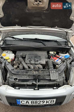 Хэтчбек Ford Fusion 2010 в 