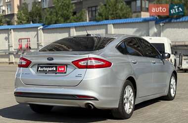 Седан Ford Fusion 2015 в 