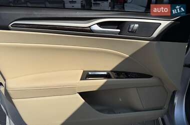 Седан Ford Fusion 2015 в 