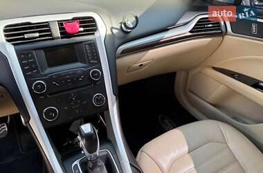 Седан Ford Fusion 2015 в 