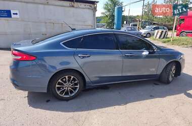 Седан Ford Fusion 2017 в 