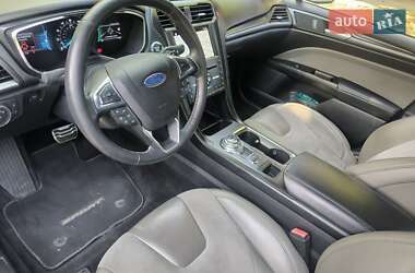 Седан Ford Fusion 2017 в 