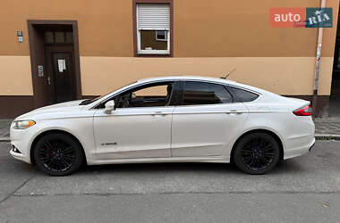Седан Ford Fusion 2012 в 