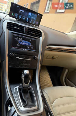 Седан Ford Fusion 2012 в 