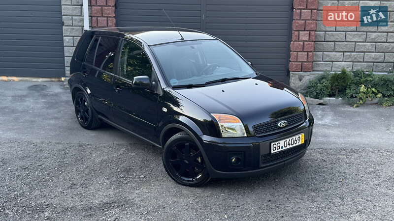 Хэтчбек Ford Fusion 2010 в 