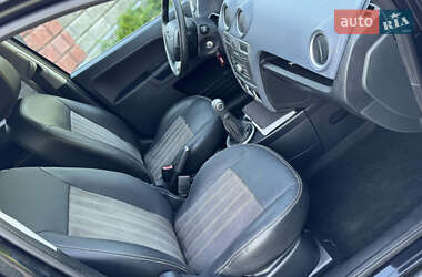 Хэтчбек Ford Fusion 2010 в 
