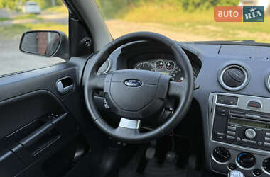 Хэтчбек Ford Fusion 2010 в 