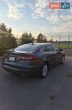 Седан Ford Fusion 2019 в 