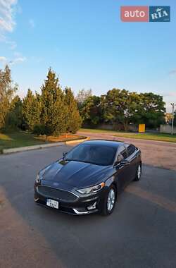 Седан Ford Fusion 2019 в 