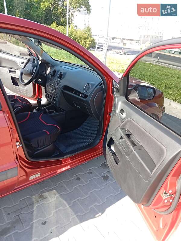 Хэтчбек Ford Fusion 2008 в Львове