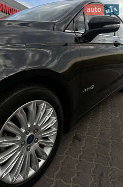 Седан Ford Fusion 2013 в 