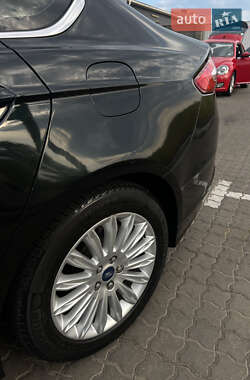 Седан Ford Fusion 2013 в 