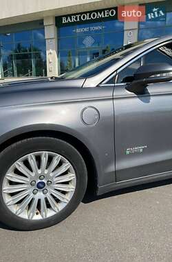 Седан Ford Fusion 2013 в 