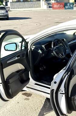 Седан Ford Fusion 2015 в 