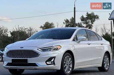 Седан Ford Fusion 2019 в 