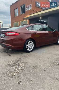 Седан Ford Fusion 2015 в 