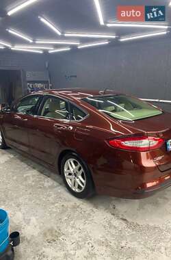 Седан Ford Fusion 2015 в 