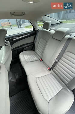 Седан Ford Fusion 2013 в 
