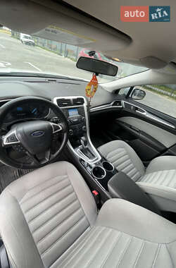 Седан Ford Fusion 2013 в 