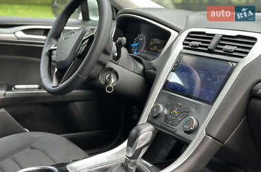 Седан Ford Fusion 2013 в 