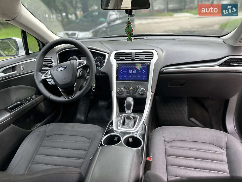 Седан Ford Fusion 2013 в Львове