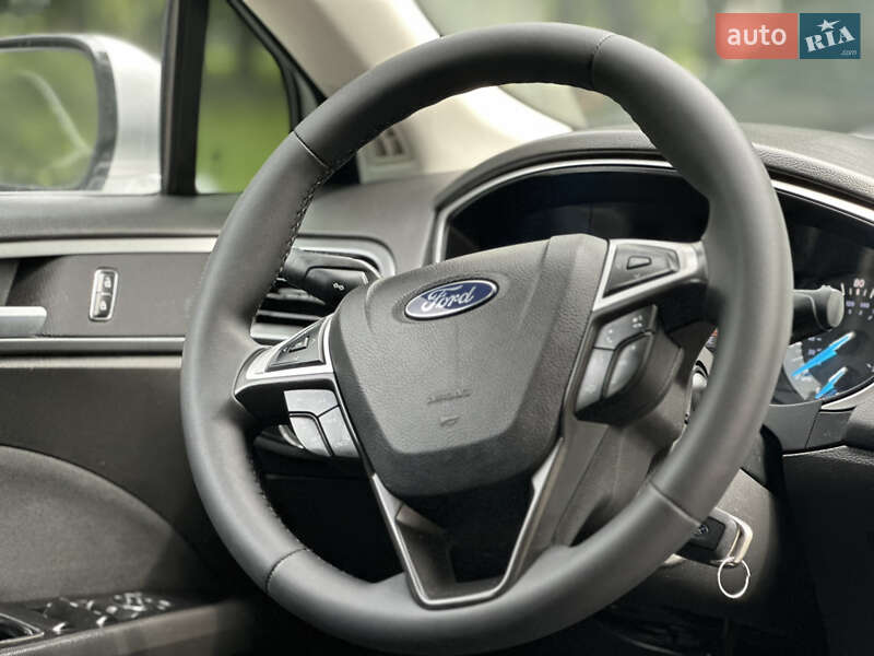 Седан Ford Fusion 2013 в Львове