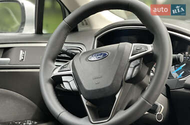 Седан Ford Fusion 2013 в 
