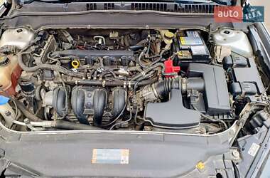 Седан Ford Fusion 2015 в 