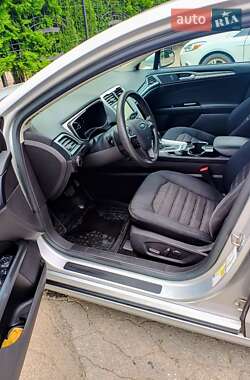Седан Ford Fusion 2015 в 