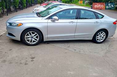 Седан Ford Fusion 2015 в 