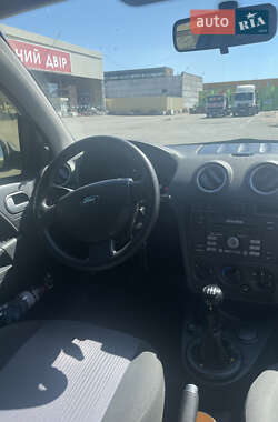 Хэтчбек Ford Fusion 2005 в 