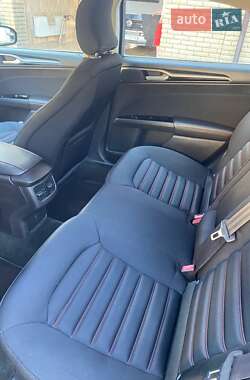 Седан Ford Fusion 2015 в 