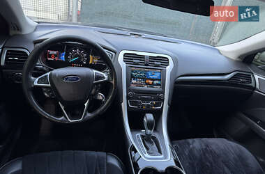 Седан Ford Fusion 2015 в 