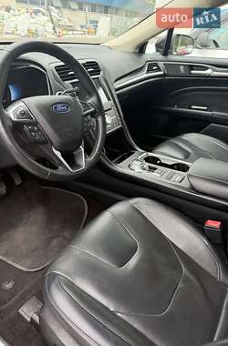 Седан Ford Fusion 2018 в 