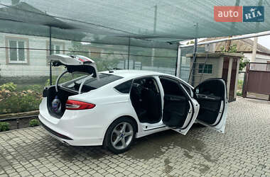 Седан Ford Fusion 2016 в 