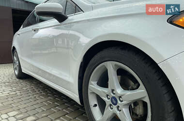 Седан Ford Fusion 2016 в 