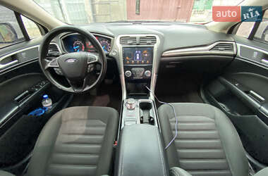 Седан Ford Fusion 2016 в 
