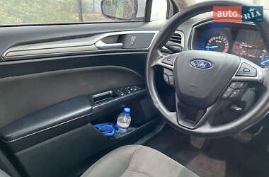 Седан Ford Fusion 2016 в 