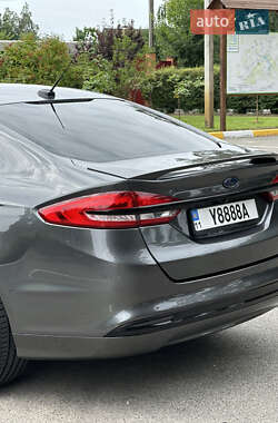 Седан Ford Fusion 2016 в 