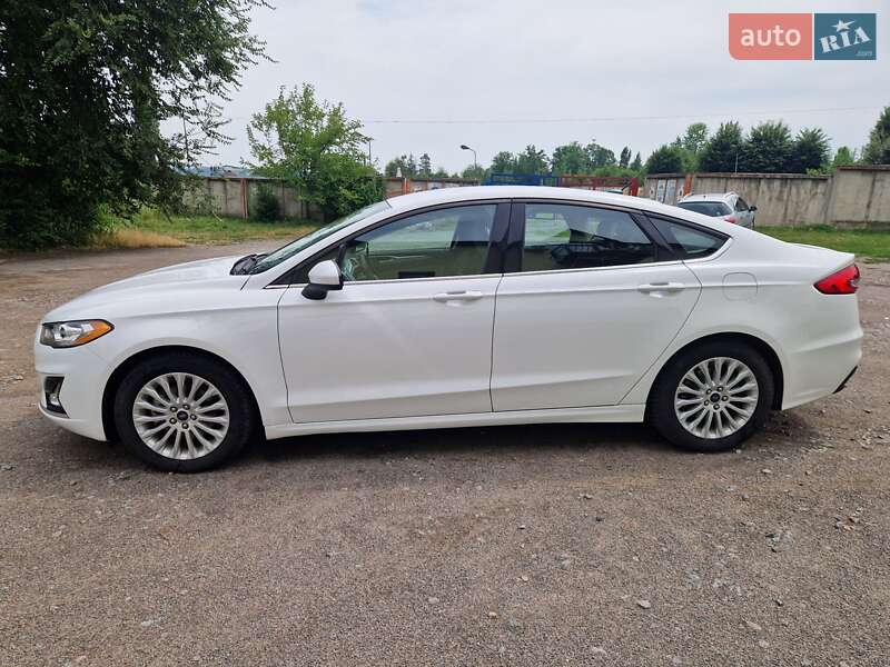Седан Ford Fusion 2019 в 