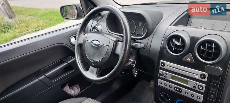 Хэтчбек Ford Fusion 2004 в Киеве