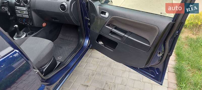 Хэтчбек Ford Fusion 2004 в Киеве