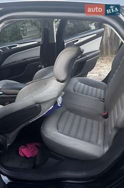 Седан Ford Fusion 2015 в 
