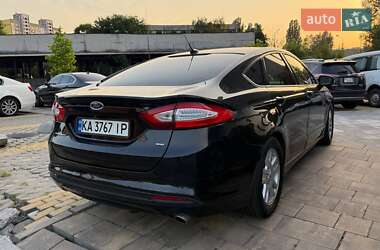 Седан Ford Fusion 2015 в 