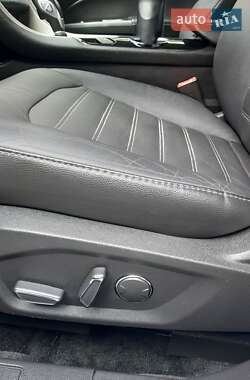 Седан Ford Fusion 2015 в 