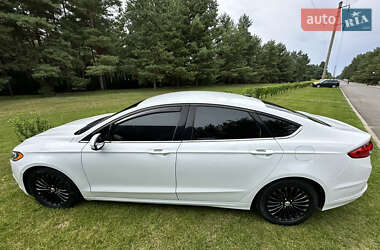 Седан Ford Fusion 2016 в 